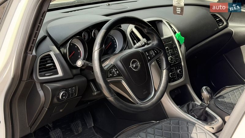 Універсал Opel Astra 2013 в Тернополі