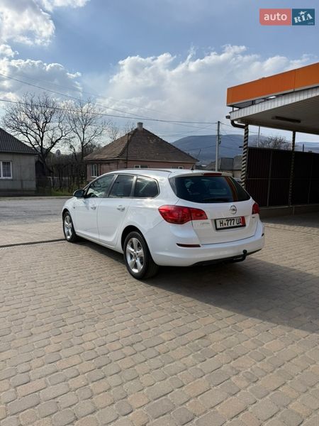 Універсал Opel Astra 2011 в Сваляві