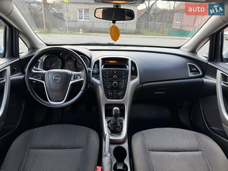 Універсал Opel Astra 2011 в Сваляві