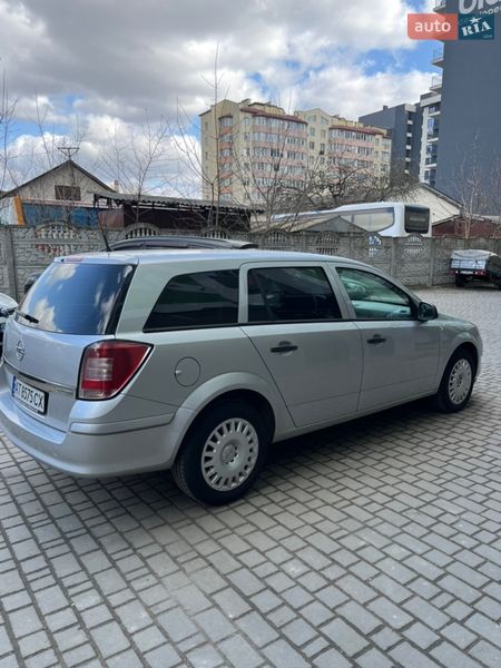Универсал Opel Astra 2011 в Ивано-Франковске
