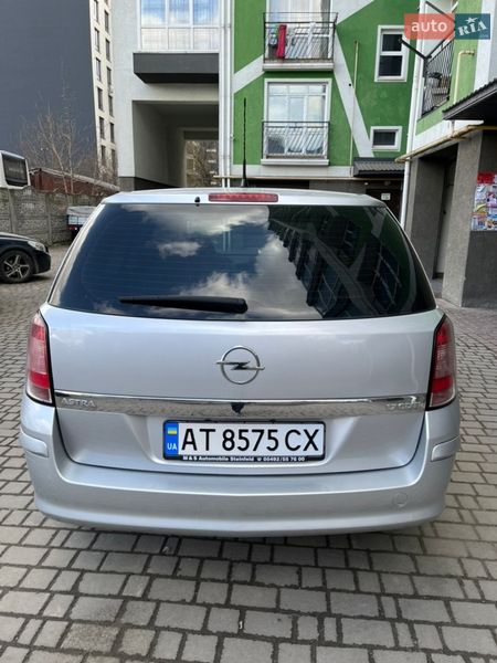 Универсал Opel Astra 2011 в Ивано-Франковске