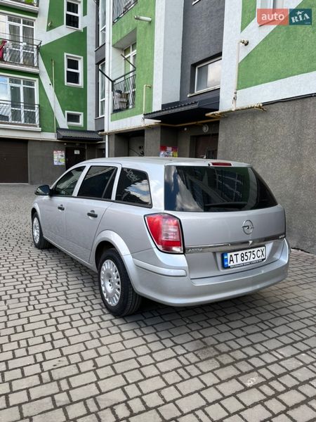 Универсал Opel Astra 2011 в Ивано-Франковске