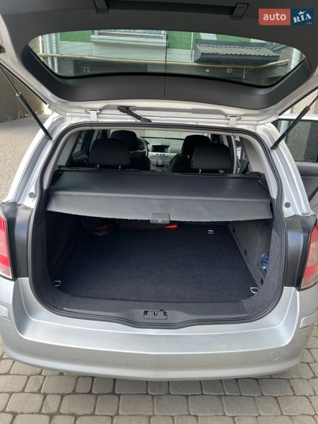 Универсал Opel Astra 2011 в Ивано-Франковске