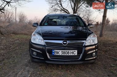 Универсал Opel Astra 2010 в Ровно