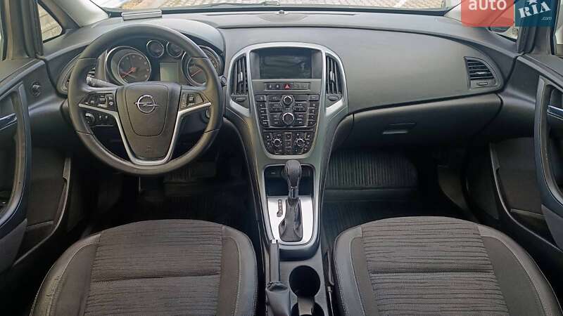 Седан Opel Astra 2015 в Киеве