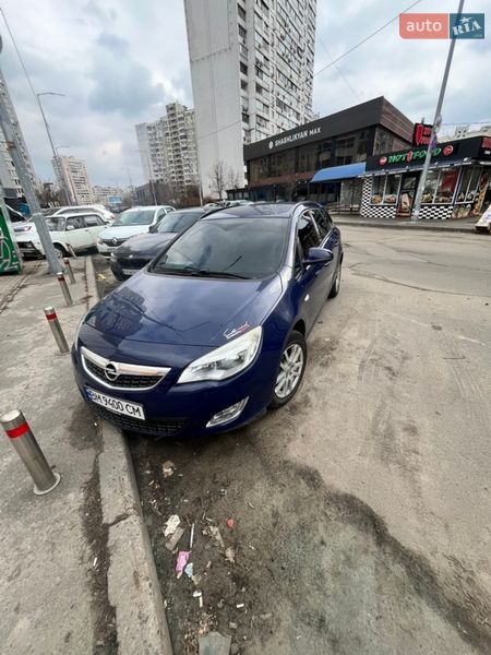 Opel Astra 2011 Opel Astra 2011