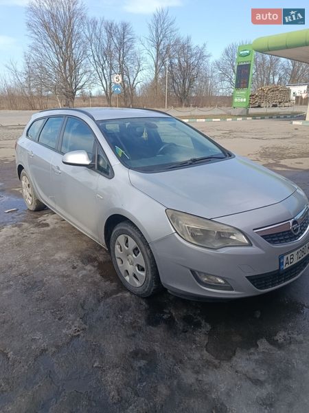 Opel Astra 2011 Opel Astra 2011