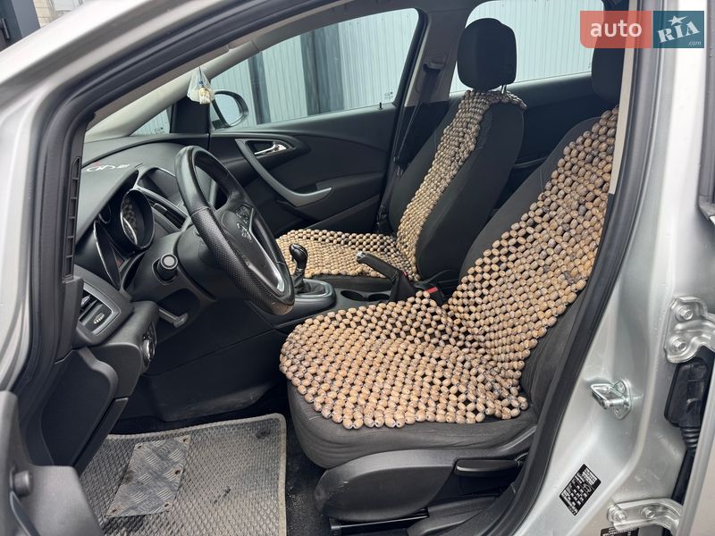 Универсал Opel Astra 2014 в Киеве