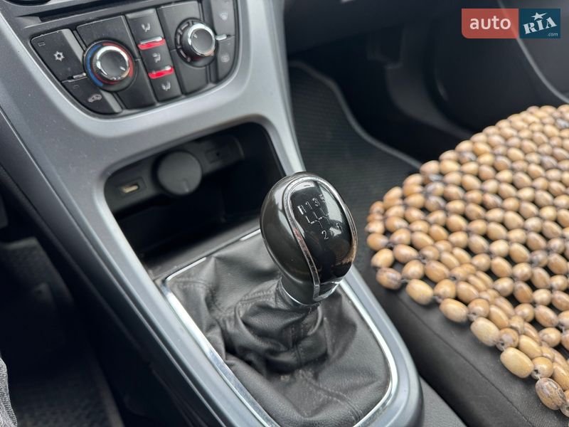 Универсал Opel Astra 2014 в Киеве