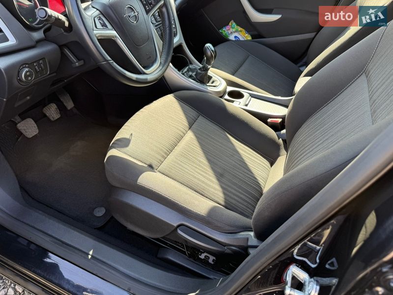Универсал Opel Astra 2011 в Луцке