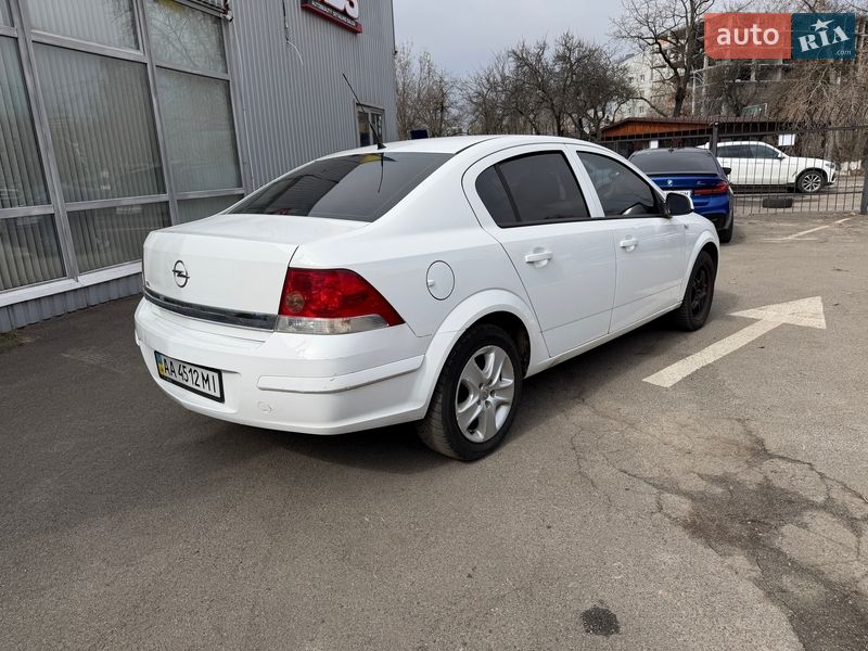 Седан Opel Astra 2012 в Киеве