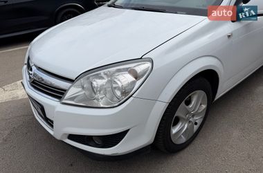 Седан Opel Astra 2012 в Киеве