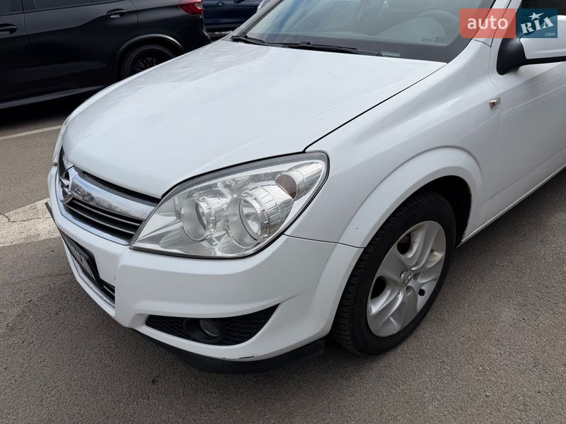 Седан Opel Astra 2012 в Киеве