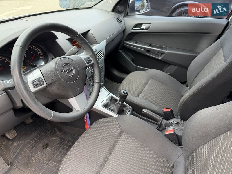 Седан Opel Astra 2012 в Киеве
