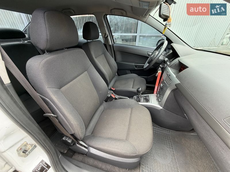 Седан Opel Astra 2012 в Киеве