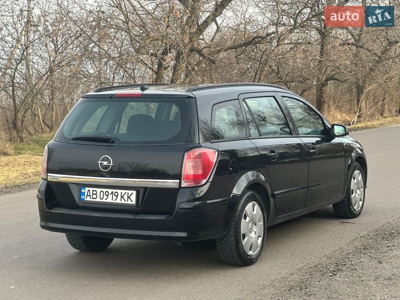 Универсал Opel Astra 2005 в Новом Буге