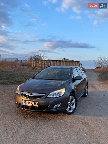 Универсал Opel Astra 2011 в Дубно