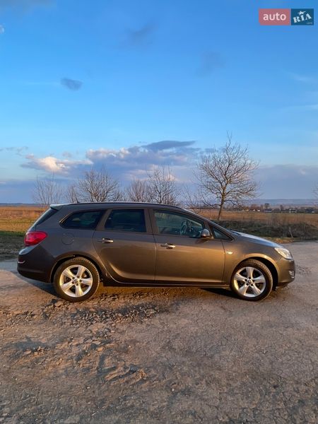 Универсал Opel Astra 2011 в Дубно