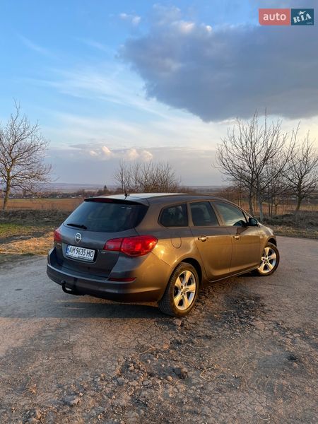 Универсал Opel Astra 2011 в Дубно