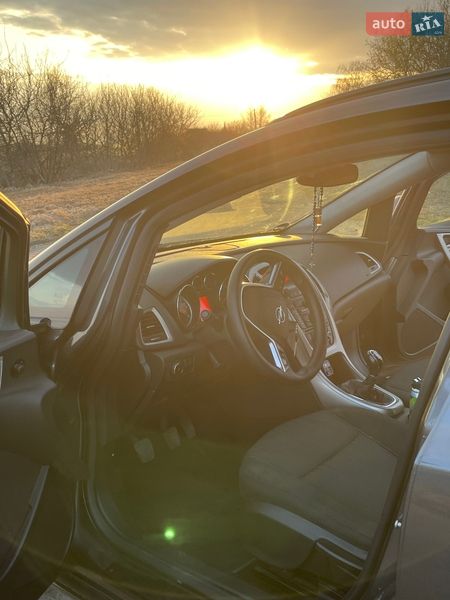 Универсал Opel Astra 2011 в Дубно