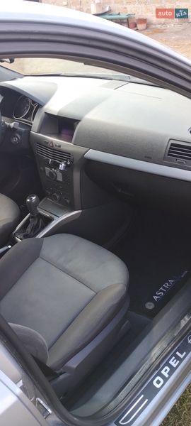 Хэтчбек Opel Astra 2004 в Сарнах