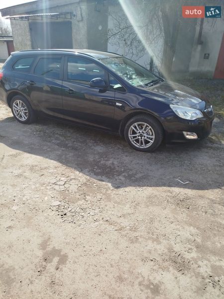 Универсал Opel Astra 2011 в Звягеле