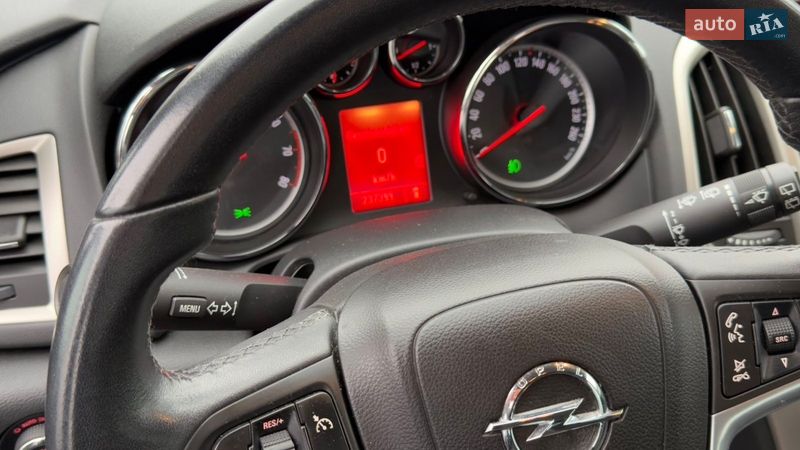 Универсал Opel Astra 2011 в Звягеле