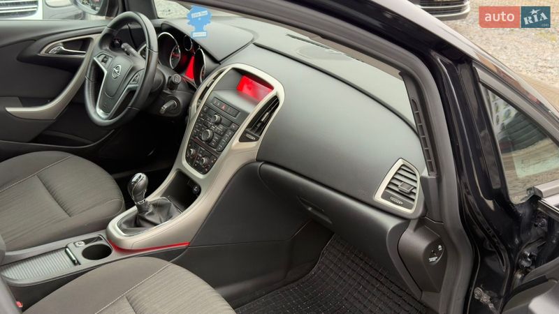 Универсал Opel Astra 2011 в Звягеле