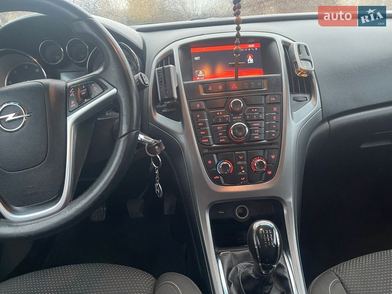 Универсал Opel Astra 2014 в Ровно