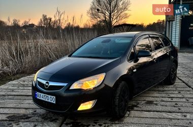 Універсал Opel Astra 2012 в Люботині