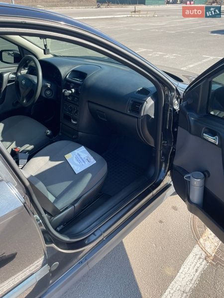 Седан Opel Astra 2006 в Киеве