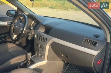 Универсал Opel Astra 2005 в Тысменице