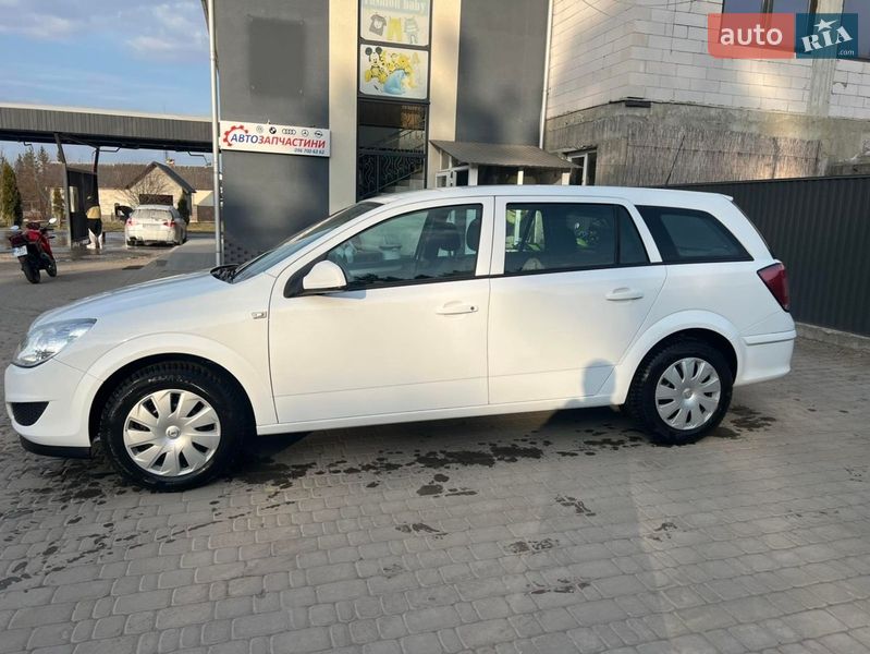 Универсал Opel Astra 2009 в Бучаче