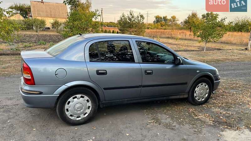 Седан Opel Astra 2006 в Днепре