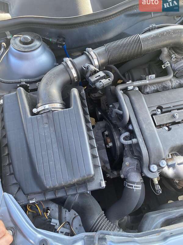 Седан Opel Astra 2006 в Днепре