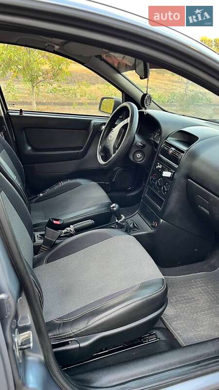 Седан Opel Astra 2006 в Днепре