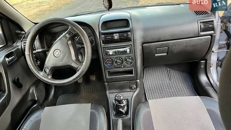 Седан Opel Astra 2006 в Днепре