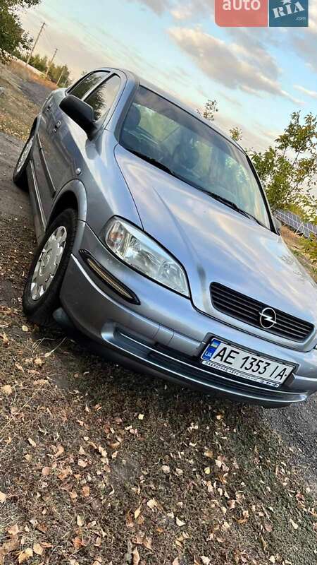 Седан Opel Astra 2006 в Днепре
