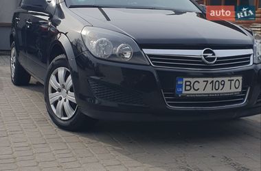 Универсал Opel Astra 2010 в Городке