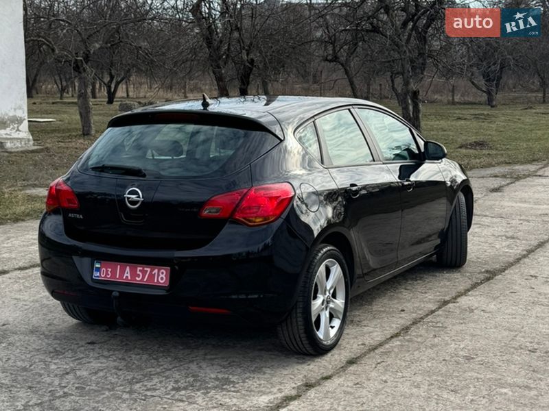 Хэтчбек Opel Astra 2010 в Слобожанском