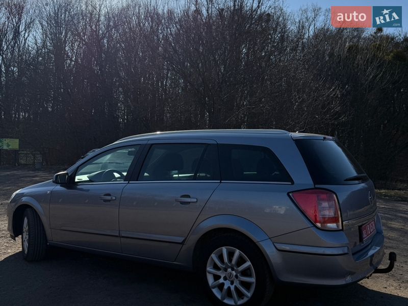 Універсал Opel Astra 2009 в Полтаві