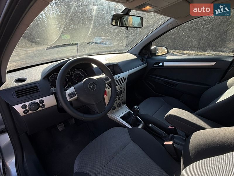 Універсал Opel Astra 2009 в Полтаві