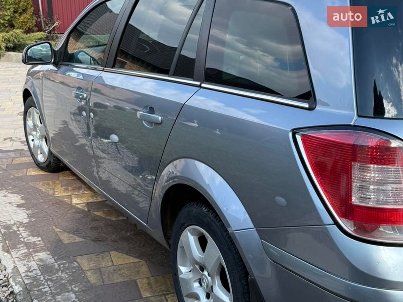 Универсал Opel Astra 2010 в Львове