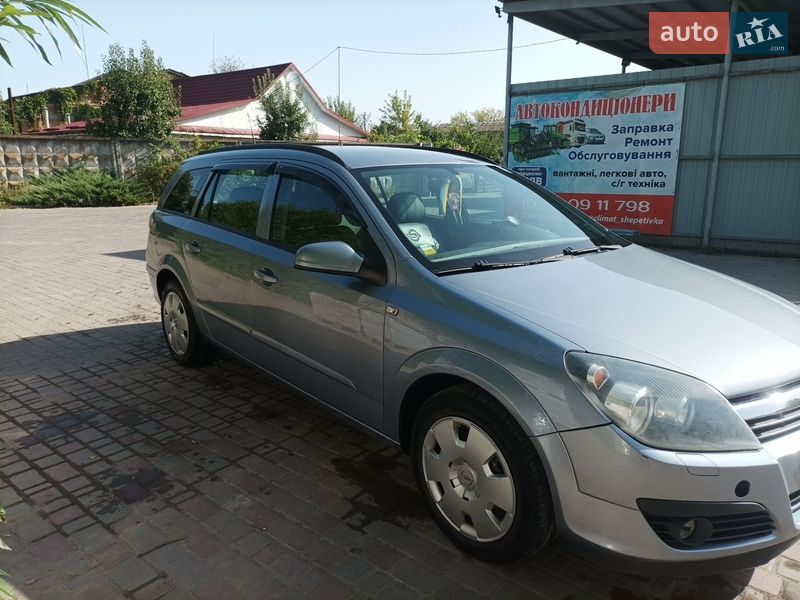 Универсал Opel Astra 2006 в Волочиске
