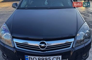Універсал Opel Astra 2010 в Тернополі