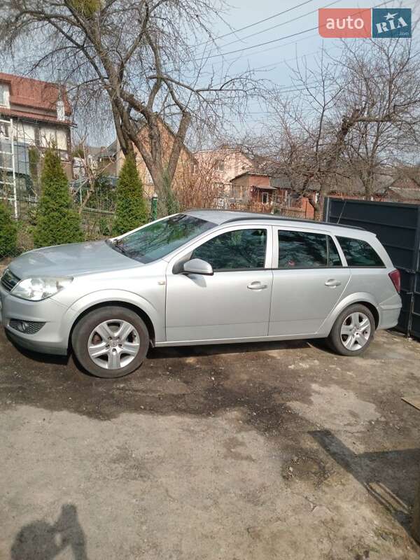 Универсал Opel Astra 2009 в Ровно