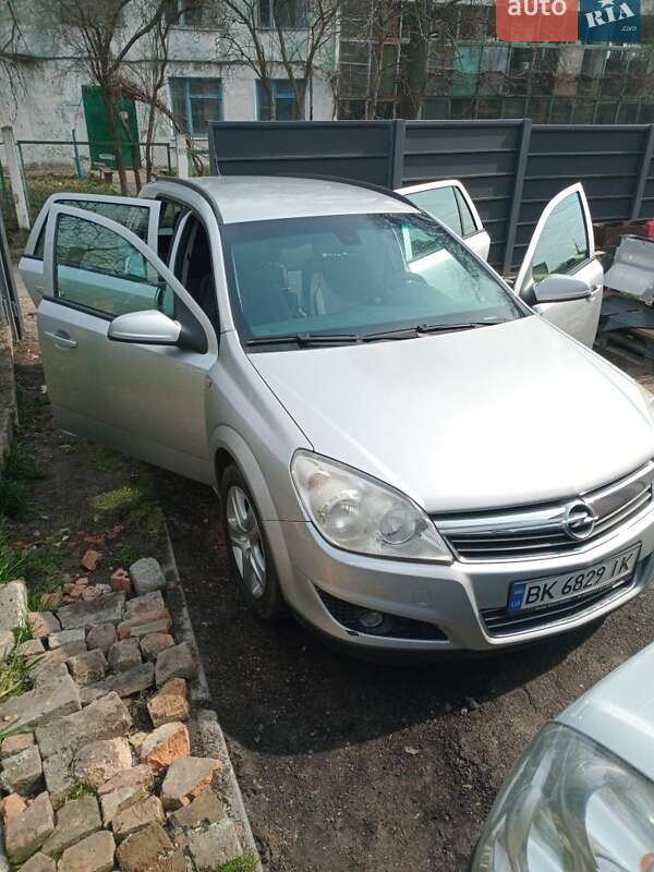 Универсал Opel Astra 2009 в Ровно