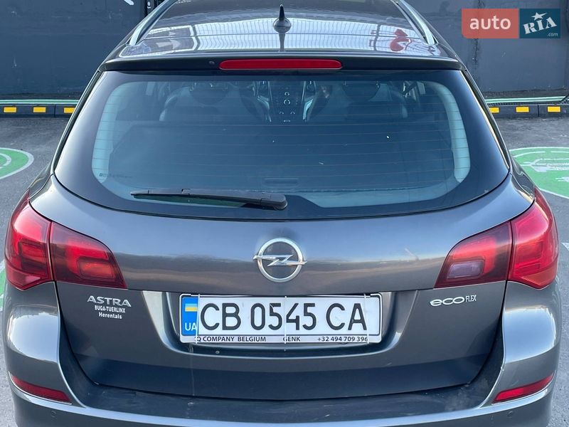 Універсал Opel Astra 2011 в Чернігові