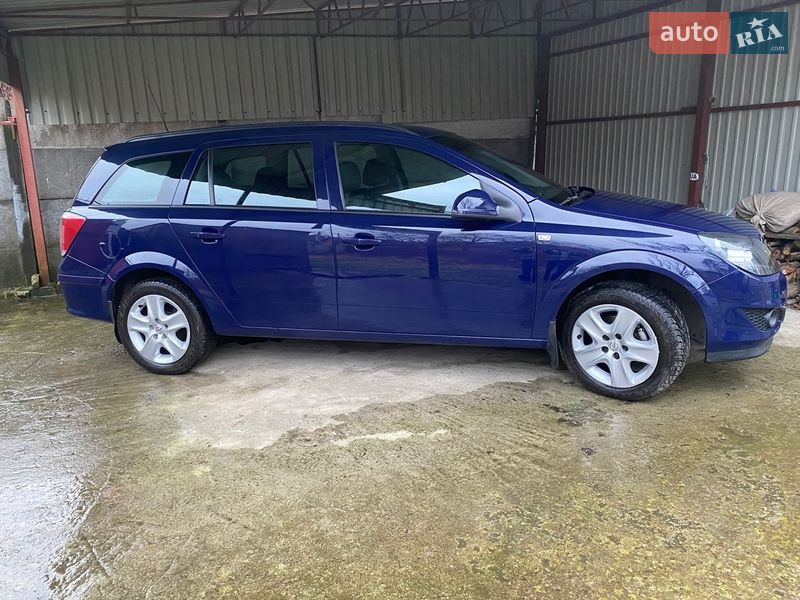 Универсал Opel Astra 2013 в Киеве фото 40 Универсал Opel Astra 2013 в Киеве