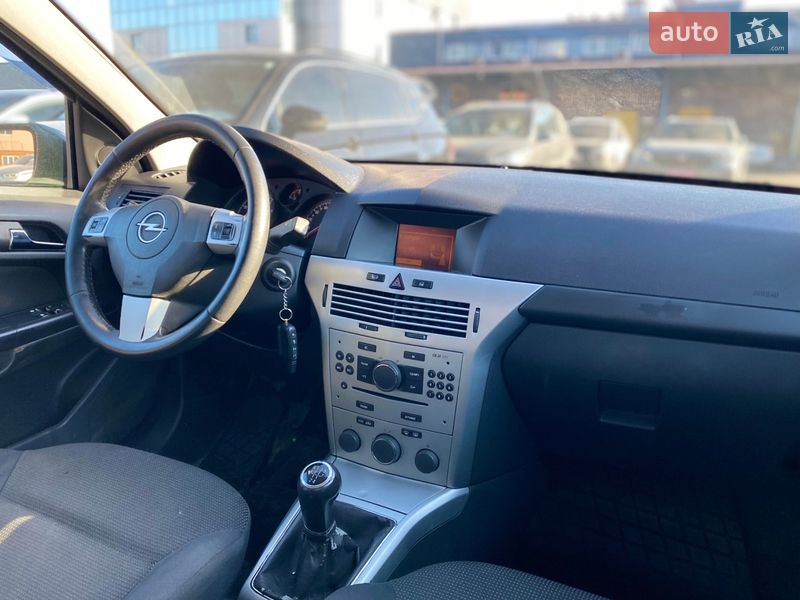 Седан Opel Astra 2012 в Киеве
